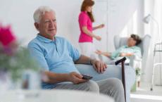 人到了多少岁，才算是老年人？5个变化频繁出现，该服老了