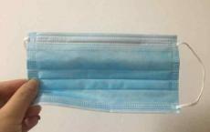 大连一老人独自乘公交，司机让老人戴口罩，老人却将口罩递给司机
                
                 
    