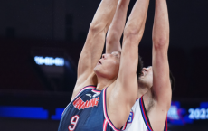 广东横扫天津进8强，杜锋心情颇佳“抢镜”