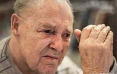 60岁后，不想“惹”上老年痴呆，做好3件事，灵活大脑到老不痴呆