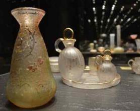 山寨收藏品为饵 诈骗90多名老人近500万