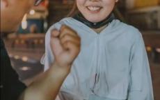 21岁送外卖单亲妈妈事件多方发声，网友：“与她比自惭形秽”