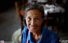 74岁老人精通11门外语，时隔16年再成网红