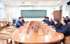 市领导调研老年大学