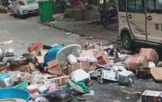 郑州一老人情绪失控高空抛物后从七楼跳下身亡