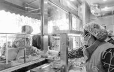 老年餐厅“窗口式”售餐老年餐“不断档”