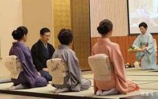 51到74岁为中年人，75岁以上才是老年人