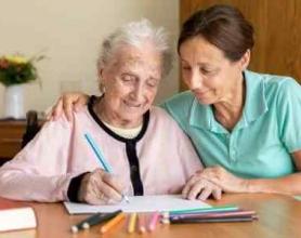 如何预防老年痴呆 试试牛奶加散步