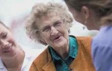 好心情对老人有多重要，孤独对老年人的危害这么大？