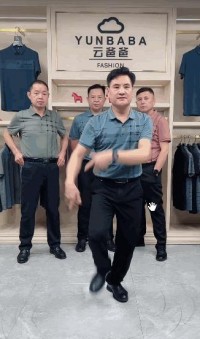 5个中年大叔在直播间跳舞+打拳，全程不说话，30天卖货666万！