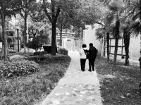 郑州一对老夫妇“无儿无女”想“以房养老”却遇到诸多难题