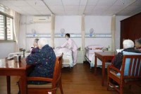 “上海很多养老院都空出床位来了”,只是疫情原因_新的服务模...