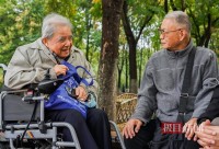 少时友情比花美，老年好友比金贵