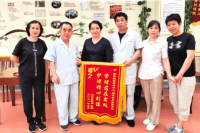 
                    老人照护 | 护理卧床老人，如何做到让老人身心愉悦？-爱侬养老
                
                 
    