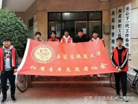 霜打檐边,温暖离退