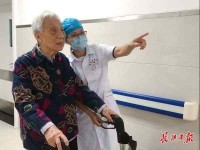 疫情期间她在医院住了20天，守护77名老年危重患者